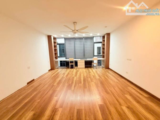 Bán nhà Lạc Long Quân - Xuân La - 29 Tỷ - 90m - thang máy - Ô tô tránh, 2 thoáng - 4