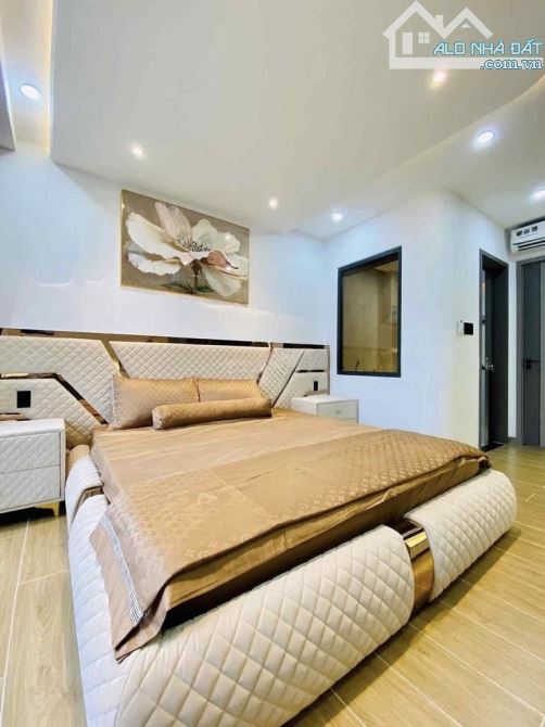 Bán nhà MT cửa Đông chợ Bến Thành Đ.Lưu Văn Lang, Quận 1. Giá 5tỷ960/ 73,8m2. ĐCT 29 triệu - 4