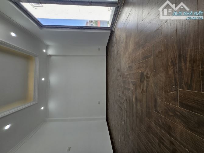BÁN NHÀ MP CẦU BÂY - 7 TẦNG THANG MÁY - VỈA HÈ RỘNG - 2 MẶT THOÁNG - KD ĐỈNH - 4