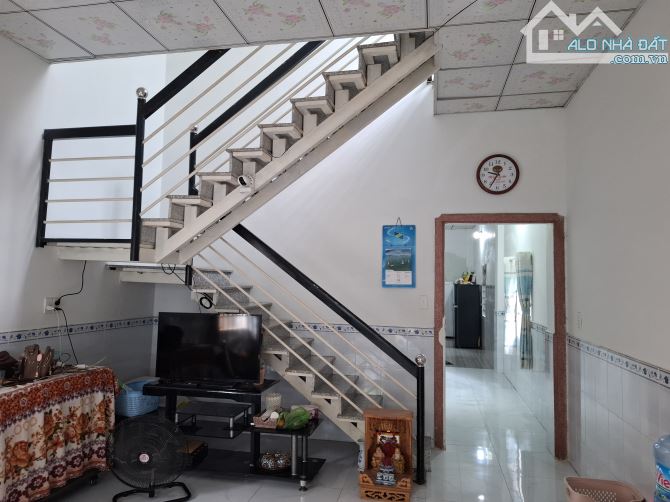 Bán nhà 1 lầu 1 trệt phường An Bình, nhà sạch rộng thoáng mát - 4