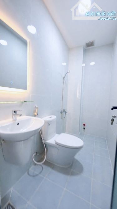 MẶT TIỀN HẼM BỰ - DT KHỦNG TRONG  TẦM GIÁ - 77M2 SỬ DỤNG GẦN 250M2  🌃MÔ TẢ :  -BÁN NHÀ MỚ - 4