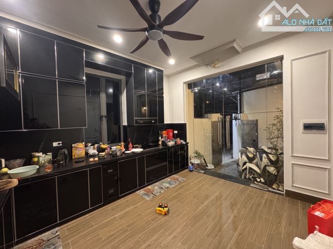 HƠN 10 TỶ - 90M2 - NHÀ DÂN XÂY CHẮC CHẮN - NGÕ Ô TÔ CỰC GẦN - 2 PHÚT TỚI CẦU VĨNH TUY - 4