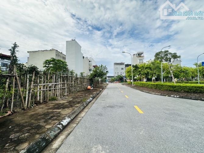 TĐC Giang Biên/ 22.6 tỷ/90 M2/Vỉa Hè Ô Tô Chánh - 4