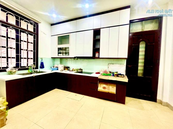 LÔ GÓC 3 MẶT THOÁNG - NHÀ DÂN XÂY -MẶT NGÕ THÔNG , RỘNG KINH DOANH - 4