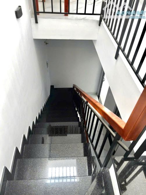 Bán nhà 3 tầng  sát làng đại học Quốc gia dt 80m2 - 4
