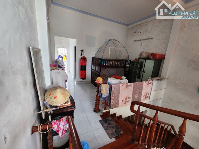 🔥 Nhà 2 tầng 2 mê đường 5m5 Nhơn Hoà 11 .  - Dt : 100m2 ngang 5m - Hướng tây bắc - 4