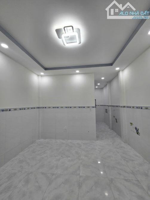 HIẾM CÓ KHÓ TÌM - NHÀ GẦN NGÃ TƯ BỐN XÃ - XE HƠI TỚI NHÀ - CHỈ 2.X TỶ TL. - 4