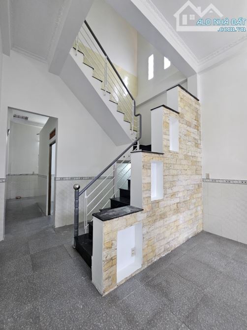 NHÀ SÁT BÊN BỆNH VIỆN QUẬN 12 CHỈ VÀI TRĂM M - 2 TẦNG - HẺM Ô TÔ ĐỖ CỬA - TÂN THỚI HIỆP - 4
