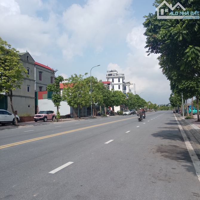 Bán 900m2 đất mặt đường 25m Cự Khối - 4
