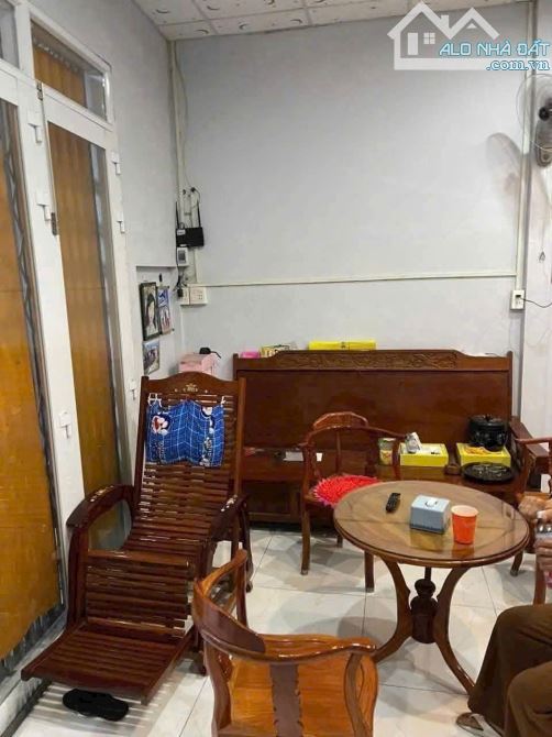 Nhà 1 trệt 1 lầu mặt tiền Nhựa Ấp 10 Lương Hoà Bến Lức Long An giá 2tỷ - 4