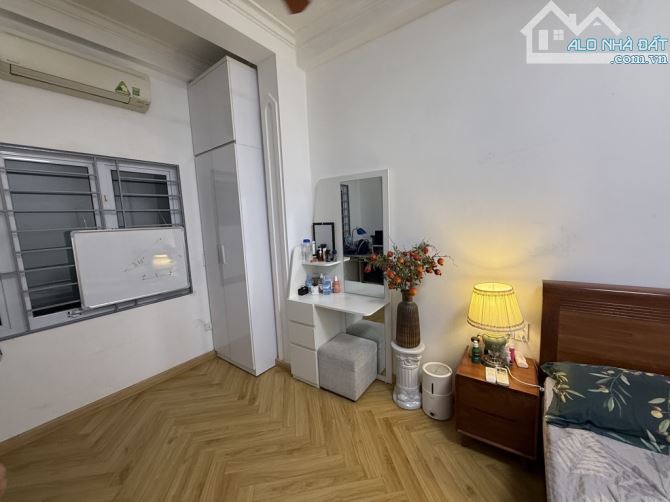 BÁN NHÀ TRẦN KHÁT CHÂN 22M2 LÔ GÓC - HAI MẶT NGÕ NÔNG - GẦN PHỐ - NHÀ ĐẸP - 2 THOÁNG - TẶN - 4