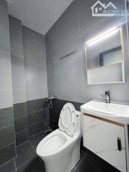 NHÀ HẺM ĐBP, MỚI. HXH, 4 TẦNG BTCT KIÊN CỐ, HCĐ, SỔ VUÔNG. 30M VÀO NHÀ.CHỈ 6,9 TỶ. - 5