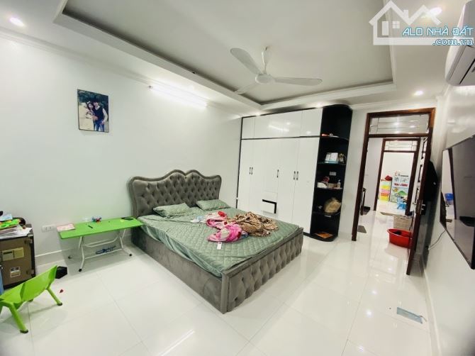 BÁN NHÀ THỊNH LIỆT - GIẢI PHÓNG - OTO QUA VÀO NHÀ - DT 52M x 5T. GIÁ BÁN 12.45 TỶ - 5