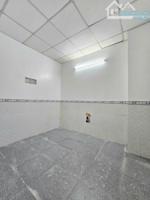 NHÀ SÁT BÊN BỆNH VIỆN QUẬN 12 CHỈ VÀI TRĂM M - 2 TẦNG - HẺM Ô TÔ ĐỖ CỬA - TÂN THỚI HIỆP - 5