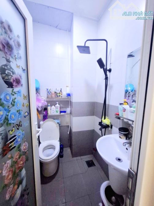 Bán Rẻ Nhà Mới Đẹp Gần Chợ PhạmVănHai P3 Tân Bình Giáp Phú Nhuận,39m2,3Tầng,hẻm 3m,5tỷ3 tl - 5