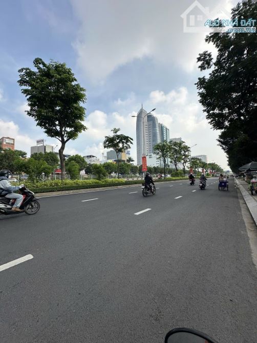 CHDV CẠNH ĐH HUTECH - 84m2 NỞ HẬU - 8 PHÒNG LUÔN FULL - 15 TỶ - 5