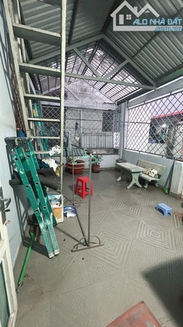 Bán nhà Chợ Tân Hương 90m2, 4x22m, 3 Tầng, 5PN (có PN Tầng trệt), đường nhựa Ô TÔ 10m, TL - 5