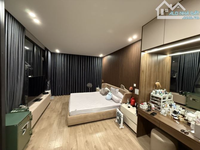 Siêu Phẩm Tư Đình/ 22.8 tỷ/97/115 M2 nhà 6 Tầng Thang máy - 6