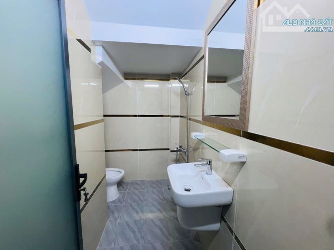Nhà mới 2 lầu + sân thượng 4,5 x 18 đường B8 kdc Hưng Phú  - 7,2 tỷ (T Lượng) - 6