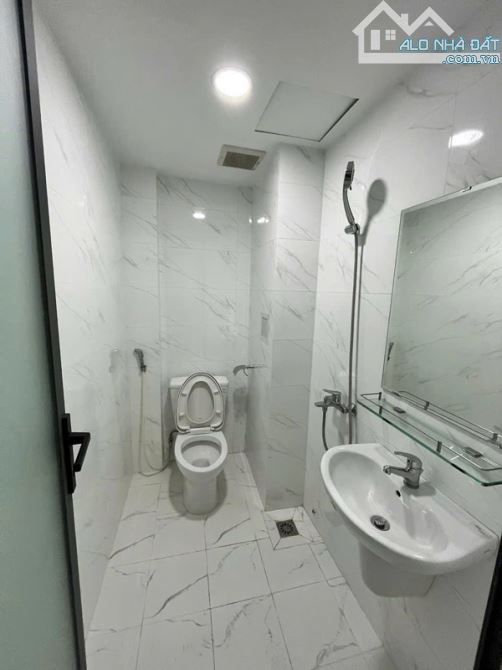 LÊ VĂN DUYỆT - 80M (4x20) 7 TẦNG - THANG MÁY - 10 PHÒNG KHÉP KÍN - SÁT MẶT TIỀN -HẺM THÔNG - 6
