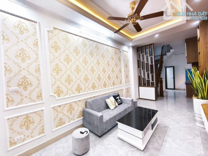Bán nhà trung tâm phường Hoàng Mai - Ngõ nông rộng gần ô tô chỉ hơn 6 tỷ - 6