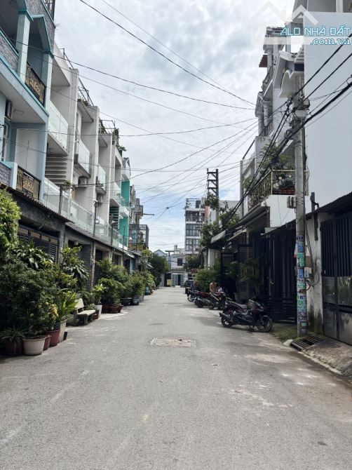 👉 BÁN NHÀ BÌNH TÂN ĐẸP KHU PHÂN LÔ 4 TẦNG KIÊN CỐ HẺM 8M XE HƠI NGỦ NHÀ CHỈ 6.xT - 6