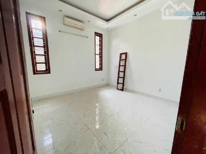 BÁN NHÀ NGỌC THỤY 107M2. MT 6M, SÁT HỒNG TIẾN. NGÕ Ô TÔ TRÁNH - GARA 2 Ô TÔ 7. 23 TỶ - 7