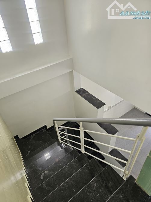 NHÀ SÁT BÊN BỆNH VIỆN QUẬN 12 CHỈ VÀI TRĂM M - 2 TẦNG - HẺM Ô TÔ ĐỖ CỬA - TÂN THỚI HIỆP - 7