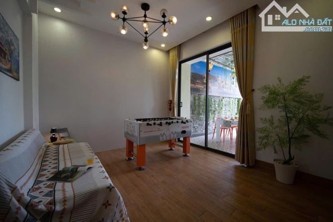 CHO THUÊ VILLA HỒ BƠI --  2 TẦNG MT CHẾ LAN VIÊN GẦN BIỂN MỸ KHÊ. DT 172m2 ngang 7m - 7