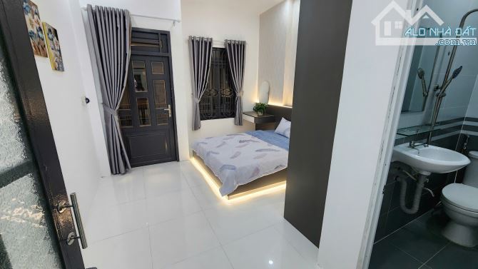 NHÀ PHỐ 2 LẦU 4.X TỶ GẦN SÔNG SG – KHÔNG KHÍ MÁT LÀNH CẢ NGÀY - 7