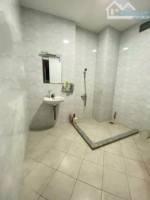 NHÀ 3 TẦNG - HẺM Ô TÔ - SỔ VUÔNG 111 M2. - 8
