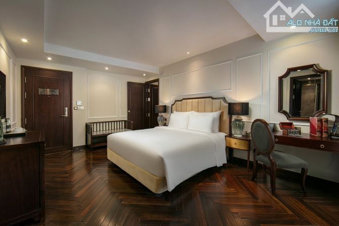 Khách sạn mặt phố Nguyễn Trường Tộ - 175m2 -16 tầng - 50 phòng -165 tỷ - Dòng tiền 3 tỷ/th - 9