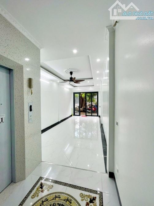 ÔTÔ TRÁNH — VÀO NHÀ — 5T + LỬNG VIEW TRUNG TÂM VĂN HÓA- GẦN TIME CITY- DƯƠNG VĂN BÉ 14.8. - 9