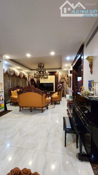 Biệt thự Công viên Cầu Giấy - Mặt đường rộng 20m - 350m2 * 5 tầng, MT 18m - 105 tỷ