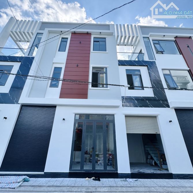 NHÀ MT KINH DOANH TRỆT 2LẦU SÂN THƯỢNG MẶT TIỀN HẺM RỘNG Đ.PHẠM HỮU LẦU GẦN CHỢ CẦU VÁN