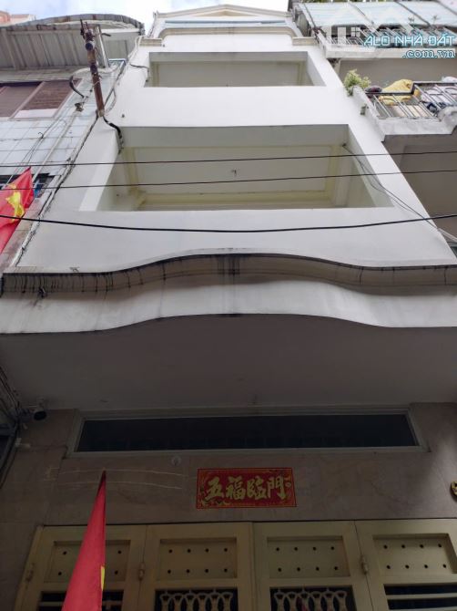 Nhà đẹp 4 tầng, 3 phòng ngủ - Hẻm ô tô - Nguyễn Biểu, Q5  (Hơn 6 tỷ xíu)