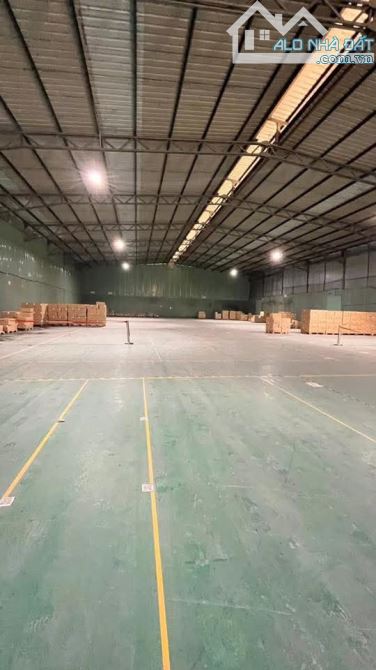 Cho thuê 1800m2 Đường 13 gần ngã tư Thủ Đức.