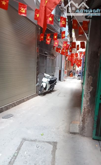 Bán nhà riêng phố Nguyễn Phúc Lai, Đống Đa, 42m2, 4 tầng, 30m ra mặt phố, 12.2 tỷ