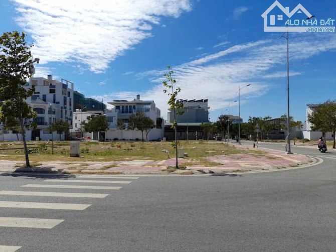 BÁN GẤP LÔ GÓC 260M2 TRỤC ĐƯỜNG TO KHU TĐC LỘC AN BÌNH SƠN, CÁCH SÂN BAY 2KM - GIÁ 3 TỶ 2