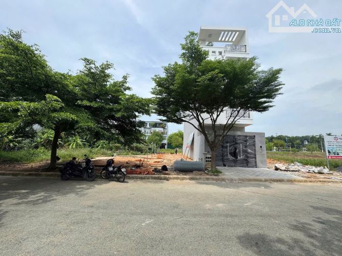 Đáo hạn ngân hàng BÁN GẤP lô 95m2 chỉ 2,36tỷ. Đường rộng, dân đông, nhiều tiện ích