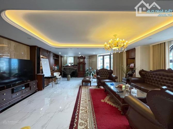 Bán biệt thự Làng Quốc Tế Thăng Long - Đường Lớn 5 Ô tô tránh - 330m2 x 4T MT 16m - 95 tỷ