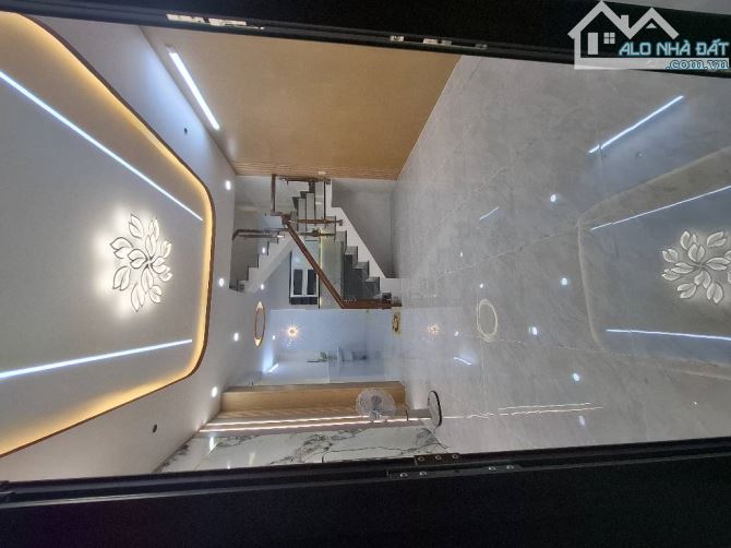NHÀ ĐẸP 2 TẦNG - BTCT - XE HƠI ĐỖ CỬA TRÁNH NHAU - GIÁP TÂN PHÚ - 40M²-