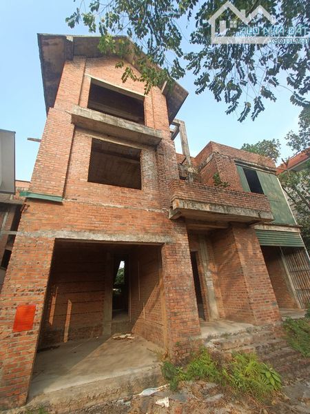 Biệt thự xây thô 4 tầng ĐTM Cầu Bươu, 367m2, lô góc, MT36m, 60 tỷ Thanh Trì