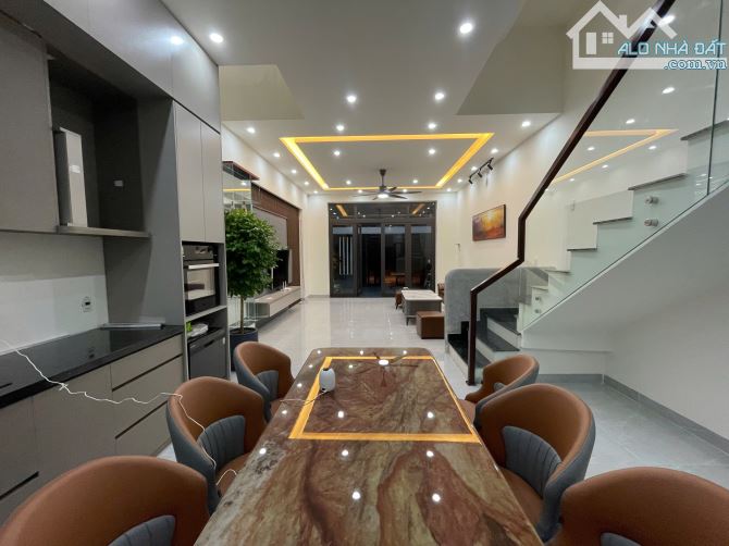 Bán nhà 3 tầng siêu đẹp đường Đặng Văn Chung - Nam Hoà Xuân - Ngũ Hành Sơn