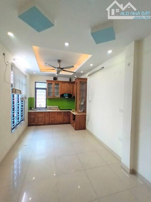 Cho thuê nhà mặt phố Giáp Bát - Kim Đồng, 35m² x 5 tầng, thiết kế 3 phòng ngủ 13,5 triệu