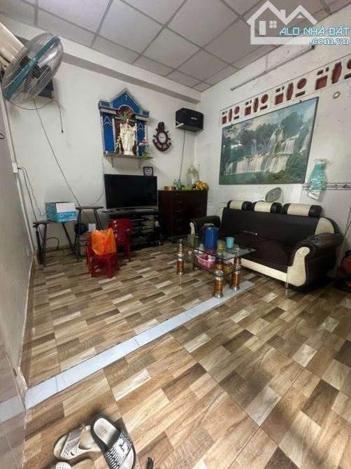 Bán gấp nhà cấp 4 gần chợ Hãng Dầu hẻm xe hơi Trung Dũng cũ