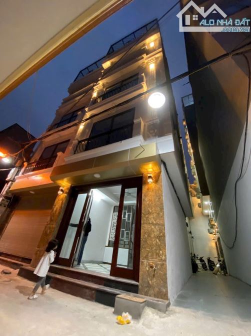 Bán nhà ngõ 20 Hồ Tùng Mậu, 40m2, 5 tầng, lô góc 3 mặt thoáng, nhỉnh 8 tỷ