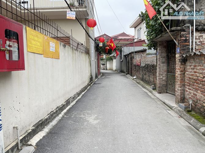 Cần bán 54m2 đất thôn Lê Xá, Bát Tràng (Đa Tốn cũ). Đường thông xe ô tô 7 chỗ, cách Vin 50