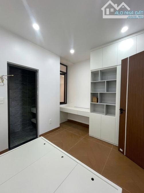 NHÀ 4,5 TẦNG THANG MÁY – TDC HOA QUẢ, HỒNG BÀNG