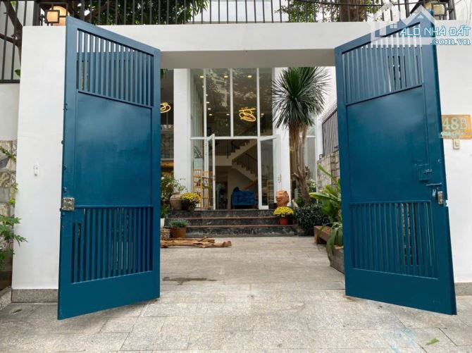42 tỷ TL, Bán nhà trục Nguyễn Văn Hưởng, Thảo Điền, Dt : 10x21 CN 205m2, 4 Lầu, SHCC